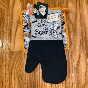 🎉ON SALE🎉⚡️Snoopy Halloween “So cute its Scary 2pk” Mini Mitts⚡️